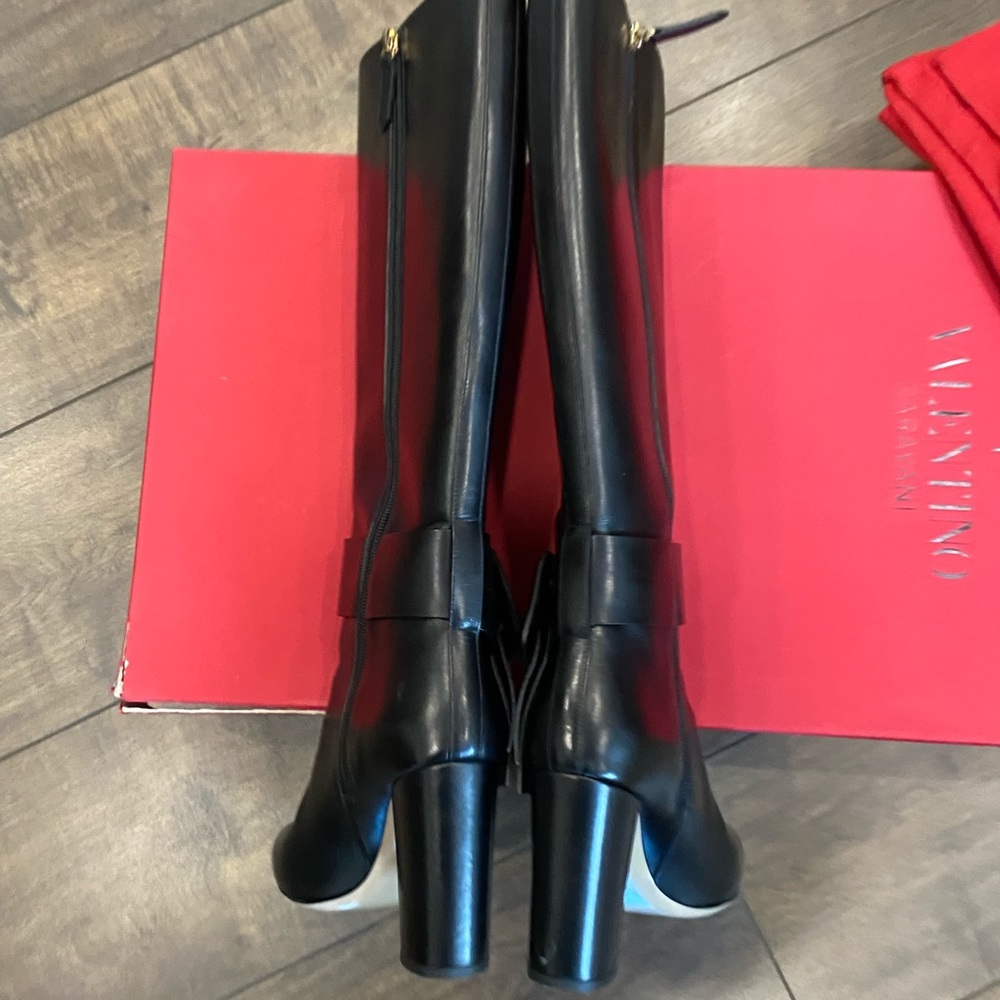 Valentino Garavani Black Leather Heeled Boots Size 38 - Picture 5 of 14